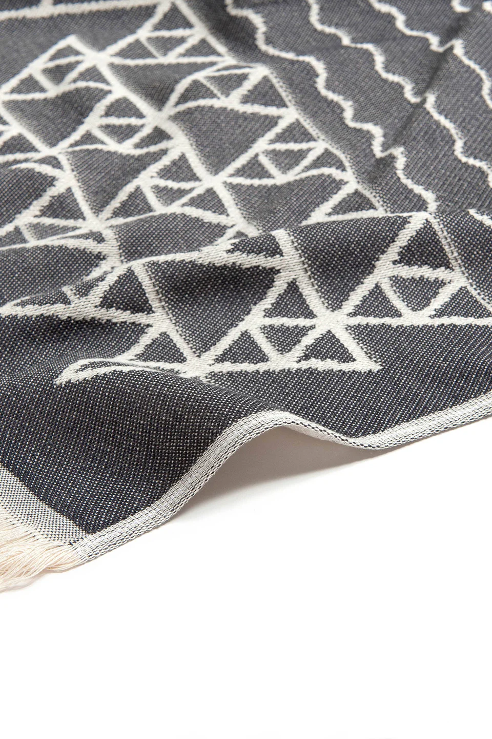 cl-feather-beach-towel-tinos-grey-feather-beach-towel-3