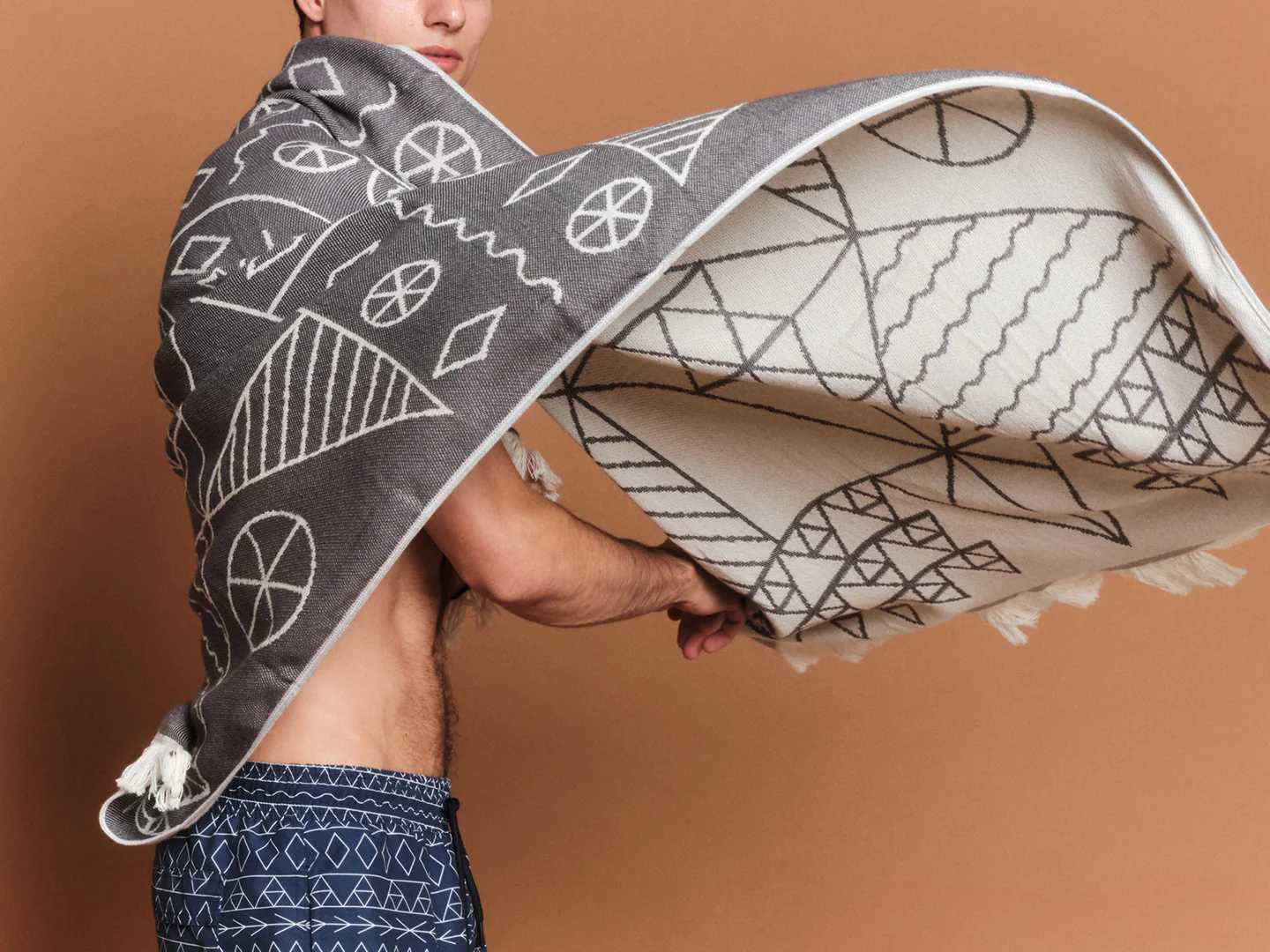 cl-feather-beach-towel-tinos-grey-feather-beach-towel-4