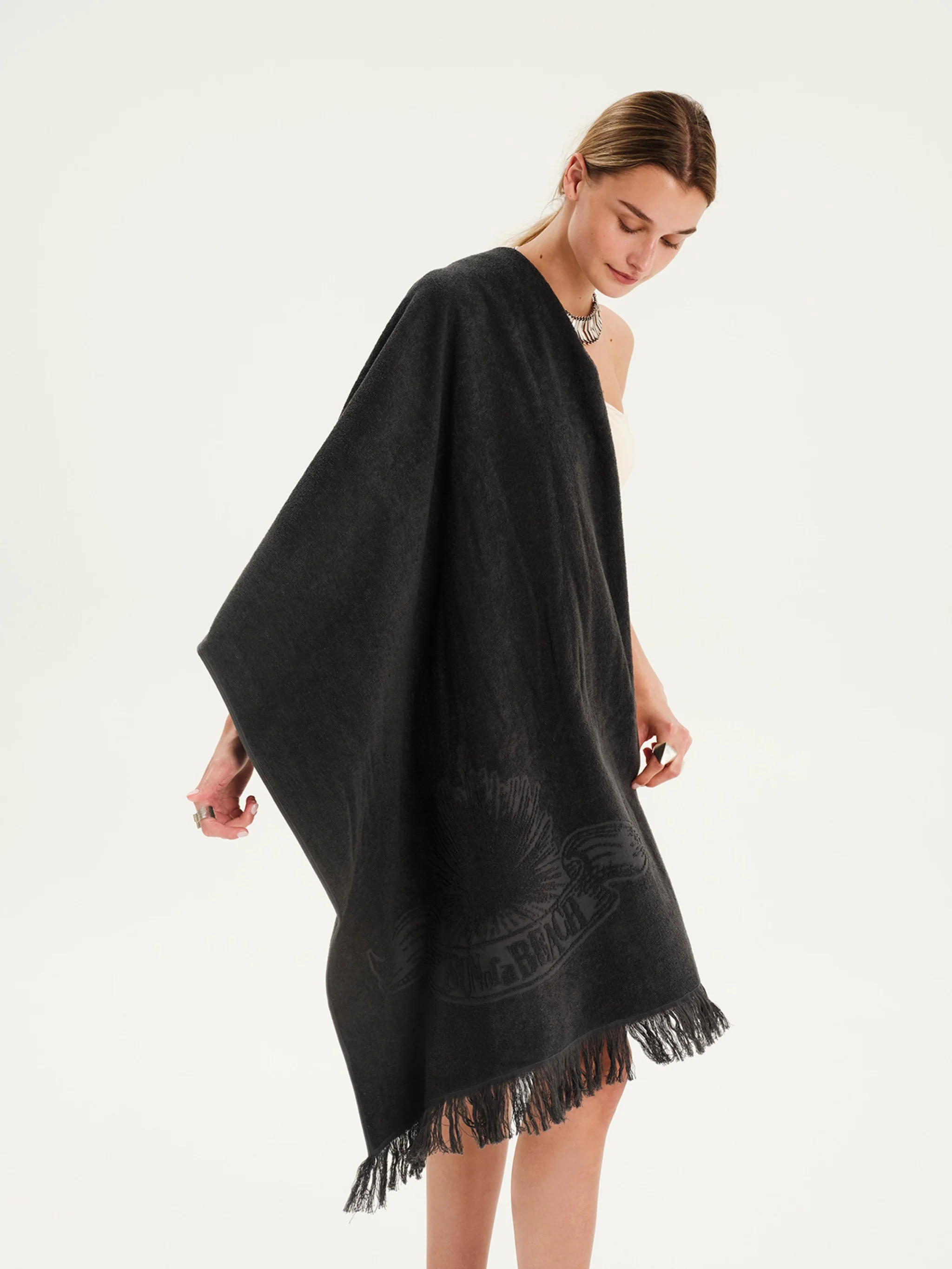 graphite-mini-monochrome-towel_1