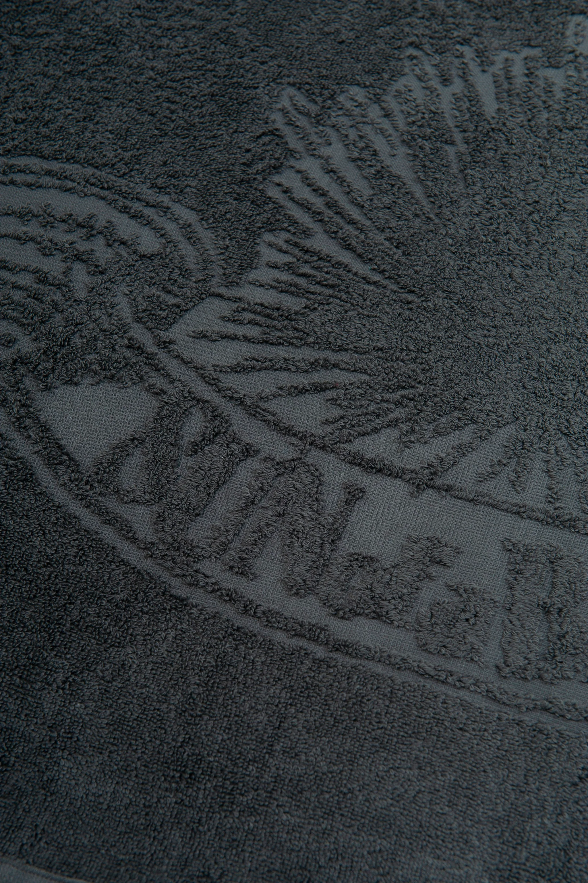 graphite-monochrome-beach-towel_4